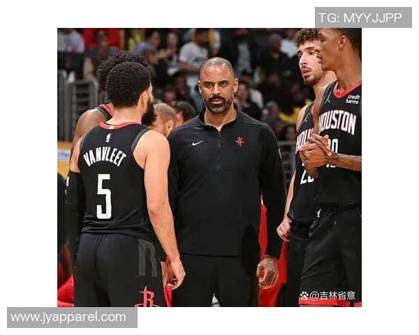 乌度卡：对手包夹时申京亚当斯会抢到篮板 投中或抢到进攻板&完美