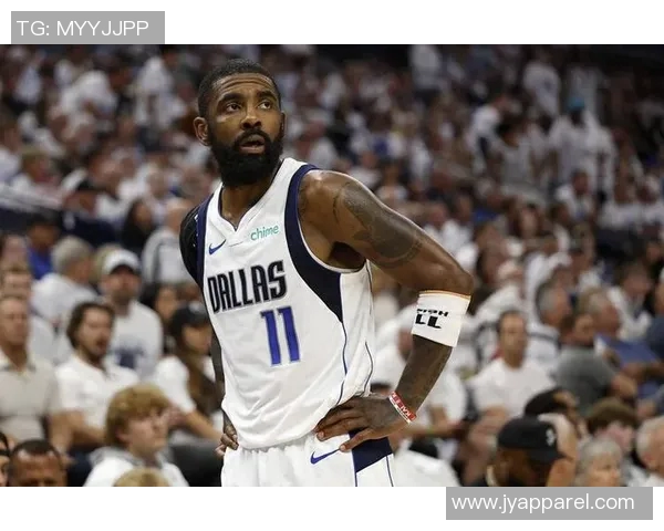 凯里·欧文虽未上场,却在独行侠更衣室中展现大师级领导力 凯里·欧文虽未上场,却在独行侠更衣室中展现大师级领导力