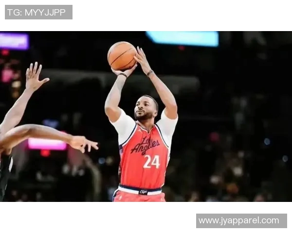 还是那个鲍科比！鲍威尔首秀19中9&三分8中4砍下28分9板4助