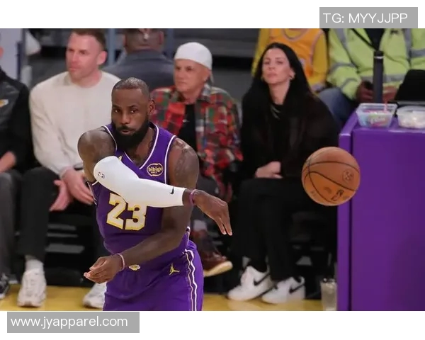 老詹复出后深度无球化转型效果远超想象 常青树被低估的适应能力